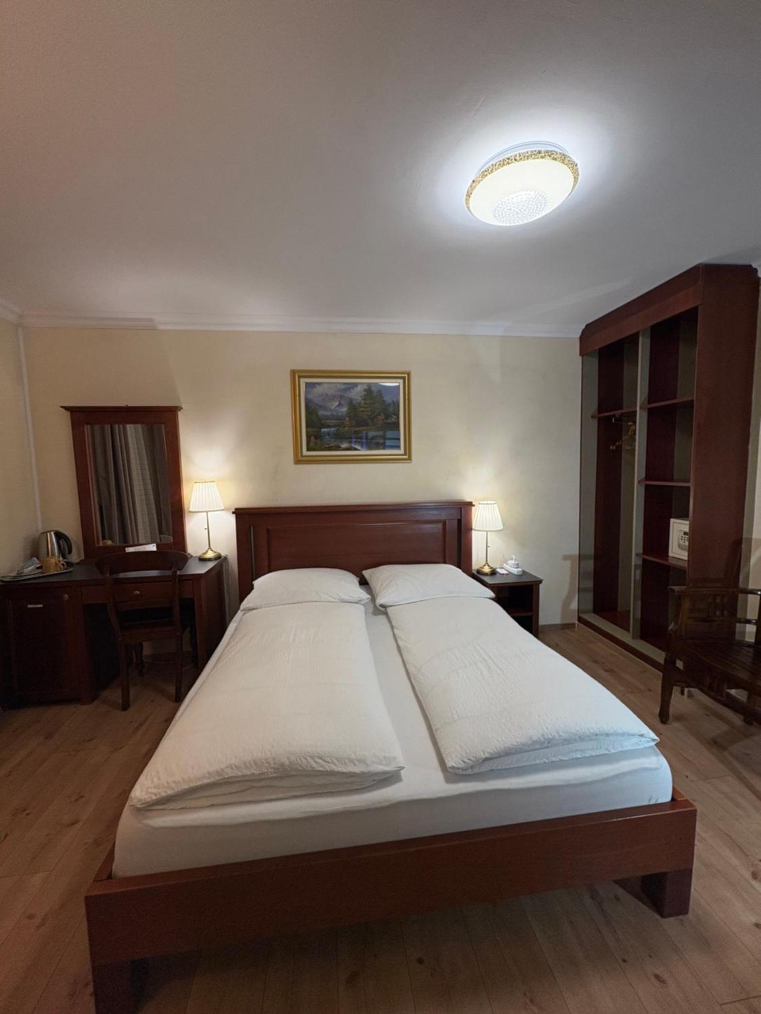 Esos Hotel Quelle บัดรากัซ ภายนอก รูปภาพ